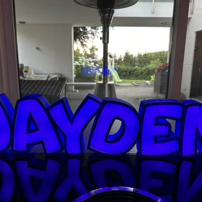 Đèn LED tên "JAYDEN" cho trẻ em trong phòng ngủ