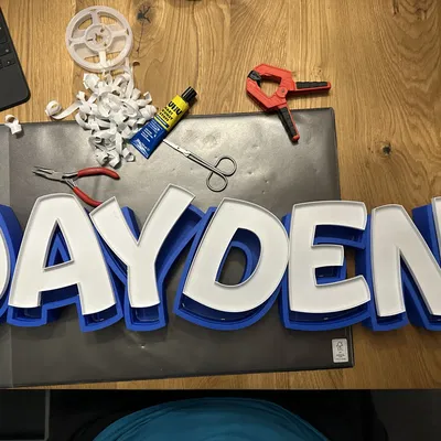 Đèn LED tên "JAYDEN" cho trẻ em trong phòng ngủ