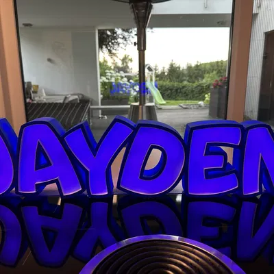 Đèn LED tên "JAYDEN" cho trẻ em trong phòng ngủ