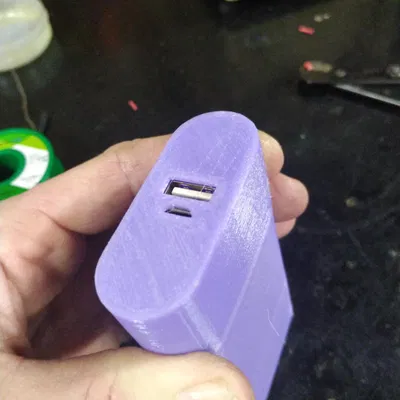 Ngân hàng năng lượng 3 cell 18650 với giá treo tường