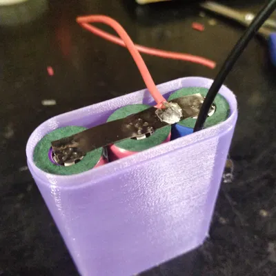 Ngân hàng năng lượng 3 cell 18650 với giá treo tường