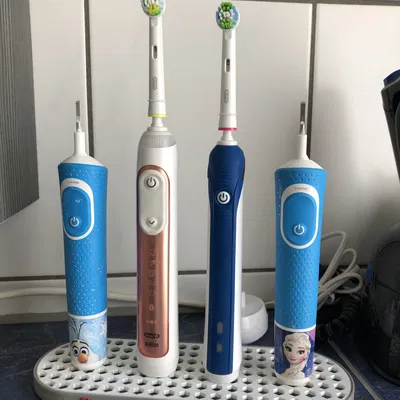 Giá đỡ bàn chải đánh răng Oral B cho 4 chiếc