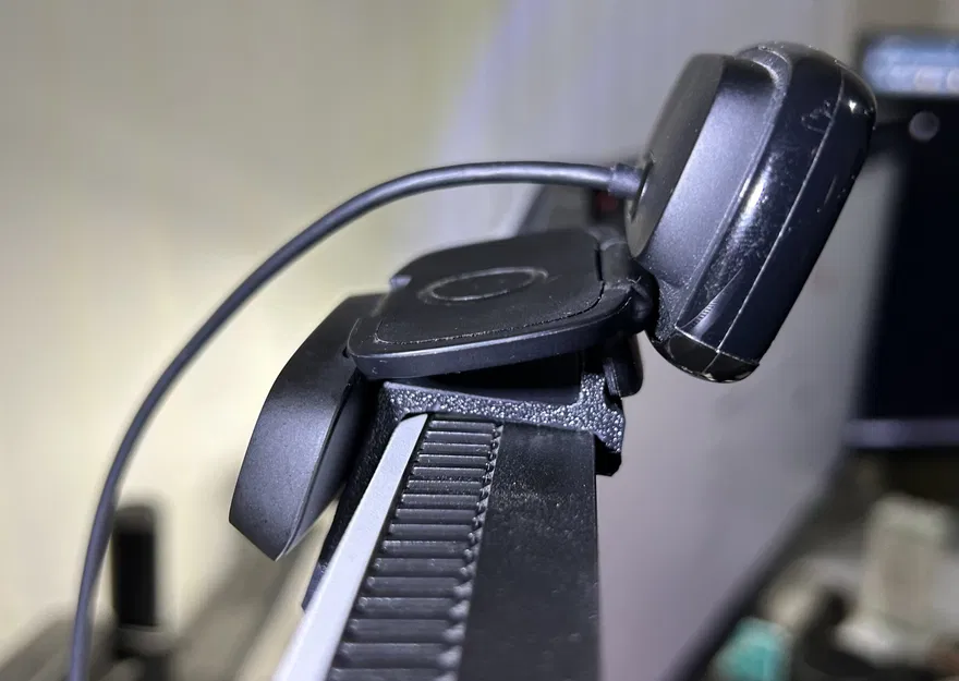 Giá đỡ camera Logitech C615 cho màn hình Dell S2722DC - Image 1