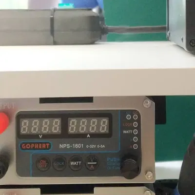 Giá đỡ nguồn Gophert cho bàn làm việc