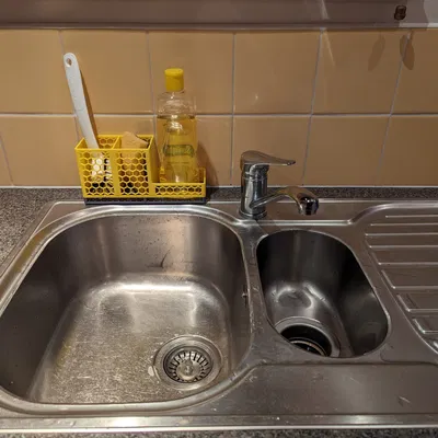 Giá đỡ tổ chức bồn rửa chén với khay thoát nước tích hợp