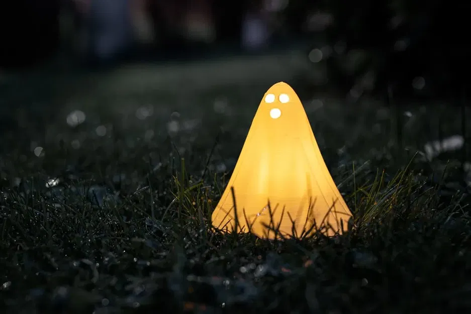 Ma nhỏ thắp sáng bằng đèn tealight năng lượng pin - Image 1