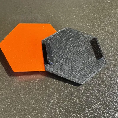 Mẫu màu Prusament gắn vào hộp giấy in 3D