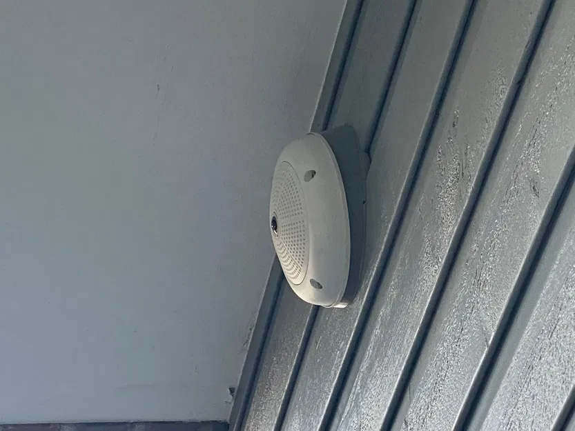 Khung lắp đặt camera Mobotix Q24 nghiêng ngoài trời - Image 2