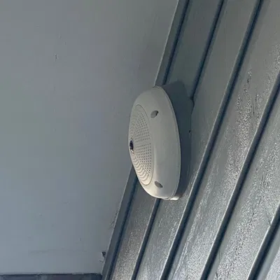 Khung lắp đặt camera Mobotix Q24 nghiêng ngoài trời