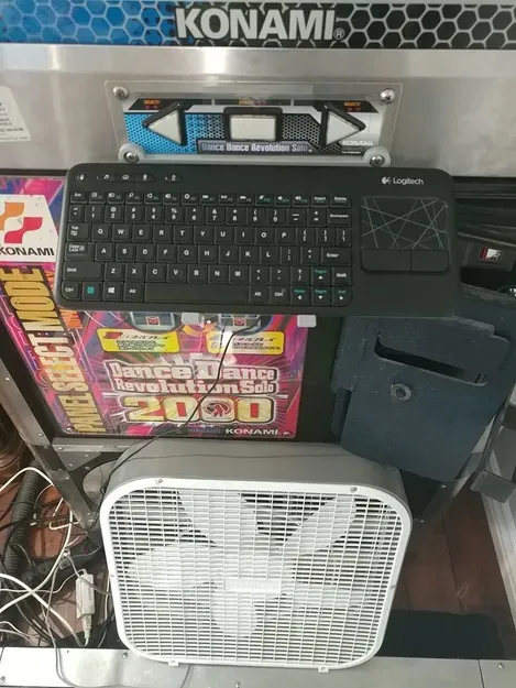 Giá đỡ cho bàn phím Logitech K400 trên tủ DDR Solo - Image 2