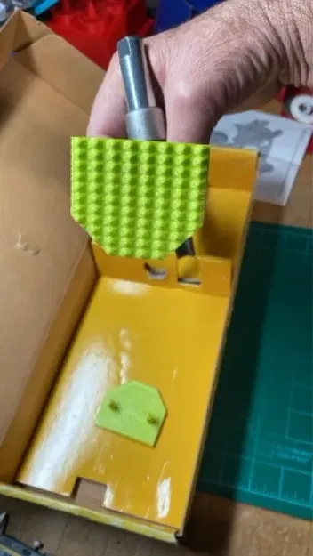 Kẹp vật liệu DW7052 và DE7052 cho máy cưa miter Dewalt 704 và 705 - Image 1