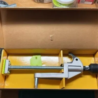 Kẹp vật liệu DW7052 và DE7052 cho máy cưa miter Dewalt 704 và 705