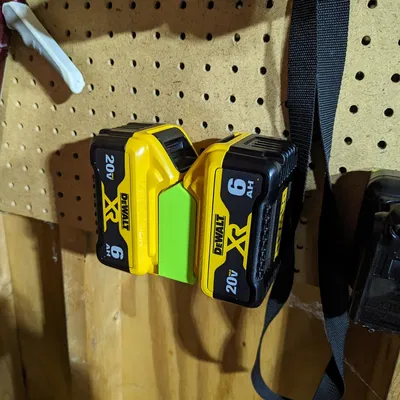 Giá đỡ pin đôi DeWalt 20V Max XR 6A cho bảng treo