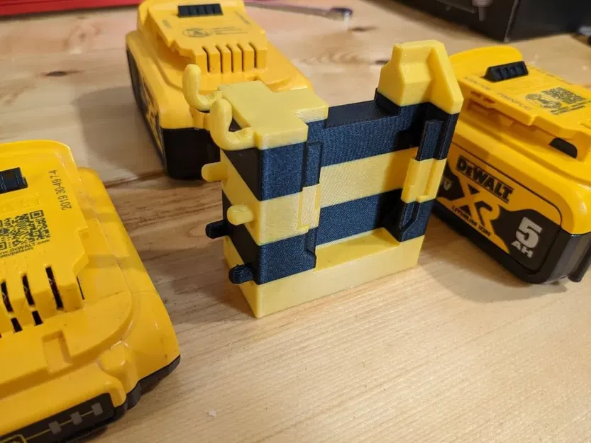 Giá đỡ pin đôi DeWalt gắn trên bảng đục lỗ 1/4 - Image 2