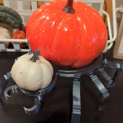 Giá đỡ bí ngô cho nhện Halloween