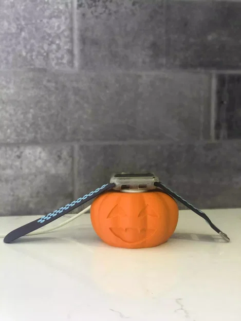 Giá đỡ đồng hồ Apple hình bí ngô Jack O'Lantern - Image 1