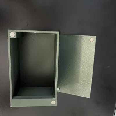 Hộp hình chữ nhật với nắp từ tính bảo vệ gỗ