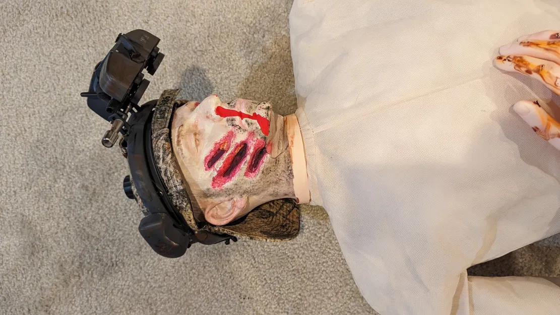 Xác chết đầu lính do tấn công của động vật hoặc người n... - Image 9