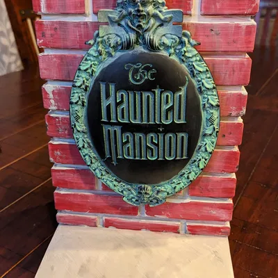 Giá đỡ và chân đế biển hiệu Ngôi nhà Ma quái Spirit Halloween