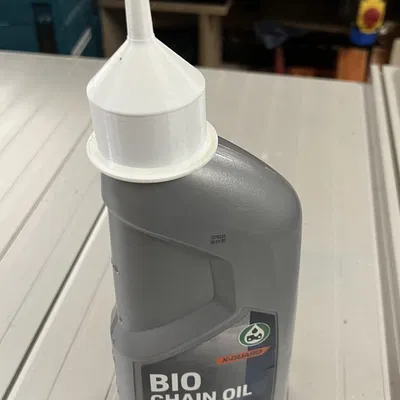 Phễu dầu cho cưa xích tiện lợi