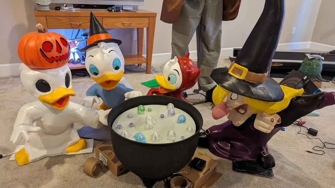 Nhân vật Halloween: Huey, Dewey, Louis và phù thủy Hazel - Image 1