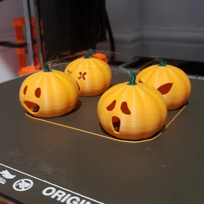 Trang trí biểu tượng bí ngô cho Halloween