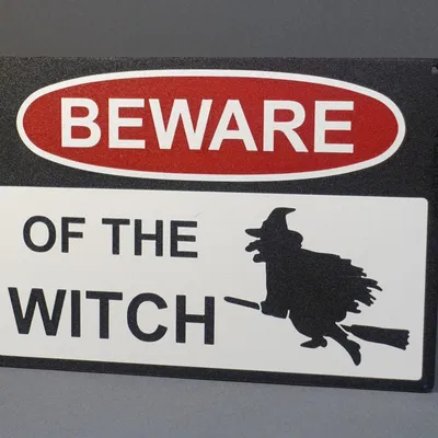 Biển cảnh báo về vợ - Phù thủy đáng sợ
