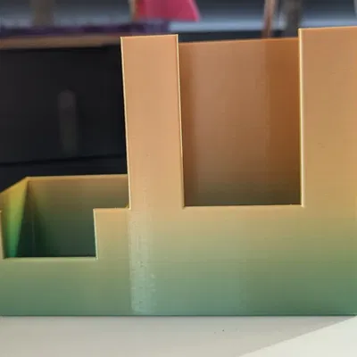 Giá đỡ trang điểm đơn giản cho bàn làm việc