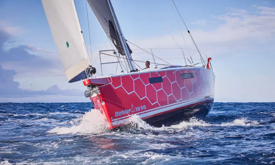 Mô hình thuyền buồm Dehler 38 sq cạnh tranh - Image 1