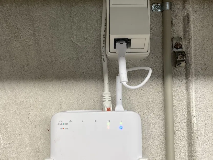 Giá đỡ treo tường cho Unifi Switch Flex - Image 2