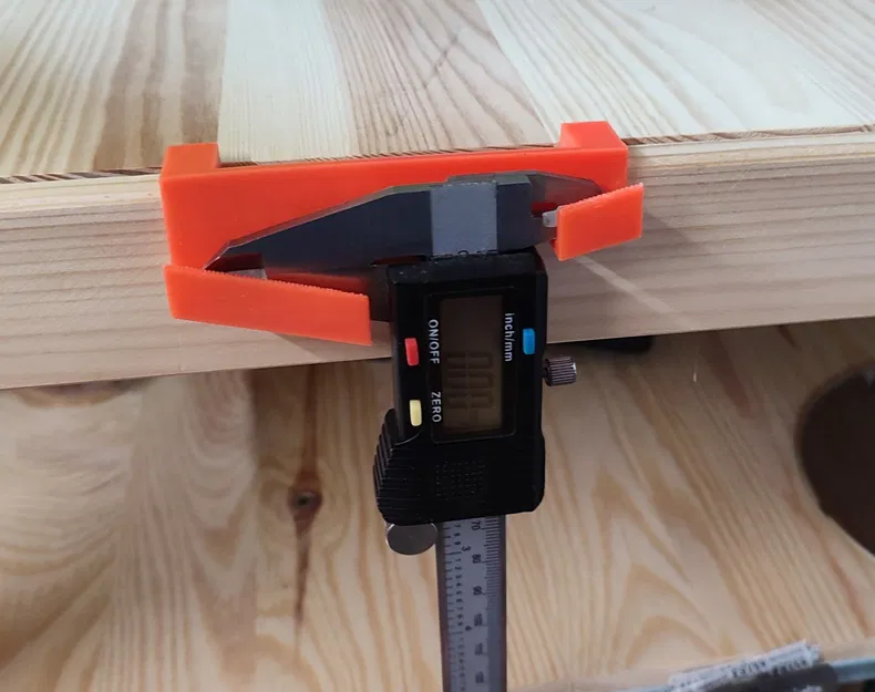 Giá đỡ thước kẹp kỹ thuật số cho hệ thống kệ Ikea Ivar - Image 1