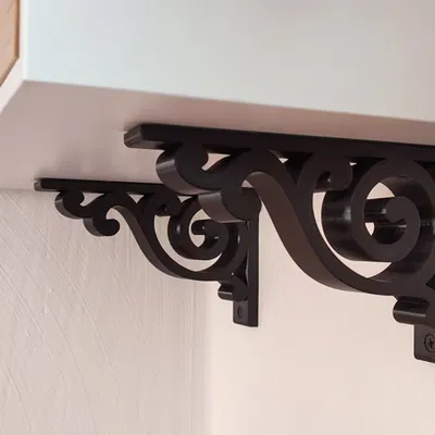 Giá đỡ hoa đơn giản cho tường với lỗ vít drywall