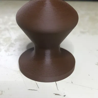 Tay nắm thay thế cho ngăn kéo phòng khách của bà