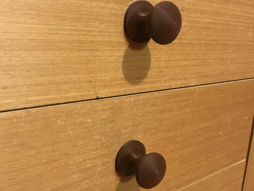 Tay nắm thay thế cho ngăn kéo phòng khách của bà - Image 2