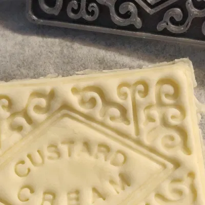 Cutter và con dấu kem custard theo phong cách Great British Bake Off
