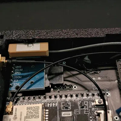 Giá đỡ cho bo mạch wardriver jhewitt dựa trên ESP32