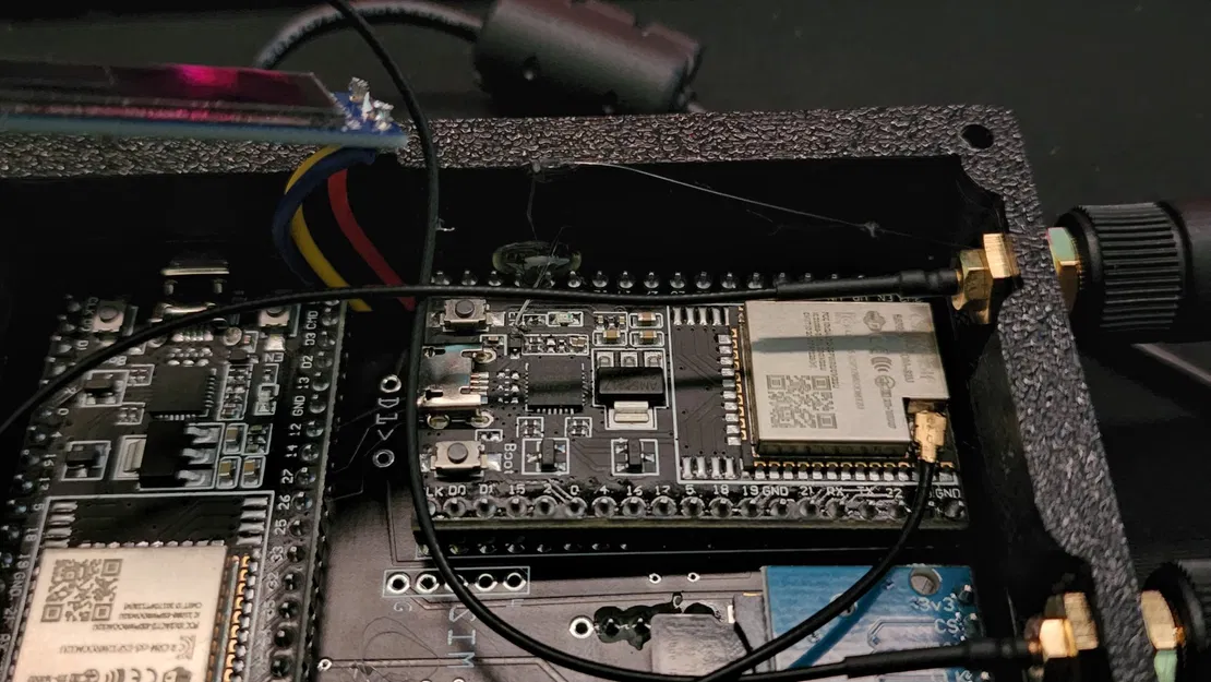 Giá đỡ cho bo mạch wardriver jhewitt dựa trên ESP32 - Image 4