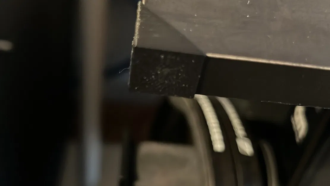 Nắp bảo vệ góc cho bàn làm việc 12mm - Image 1