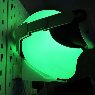 Đèn đầu Ikea ISKÄRNA gắn trên giá Skadis của Søren Nørgaard