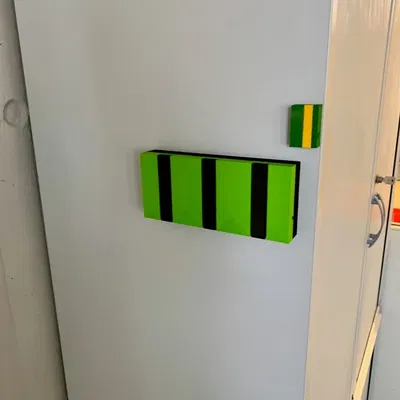 Giá treo áo có lò xo tích hợp cho không gian sống