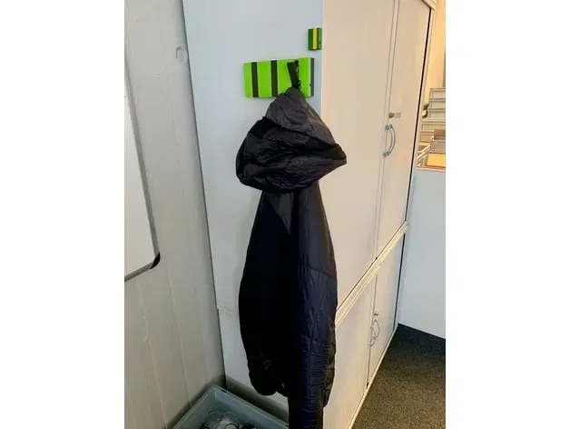 Giá treo áo có lò xo tích hợp cho không gian văn phòng - Image 1