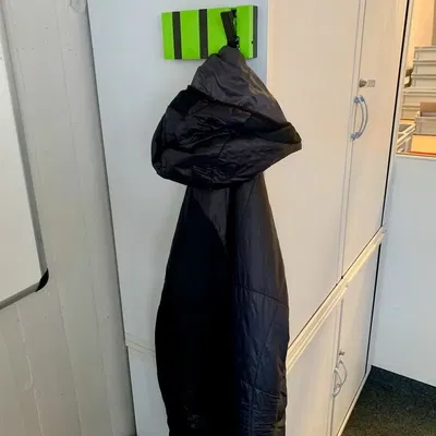 Giá treo áo có lò xo tích hợp cho không gian sống