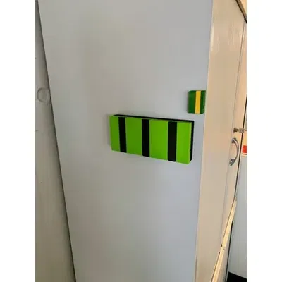 Giá treo áo có lò xo tích hợp cho không gian văn phòng