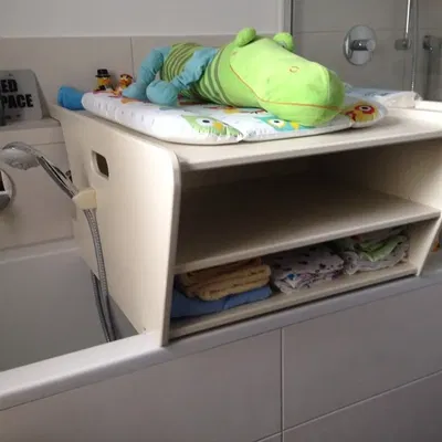 Giá đỡ cho đầu vòi sen trong phòng tắm