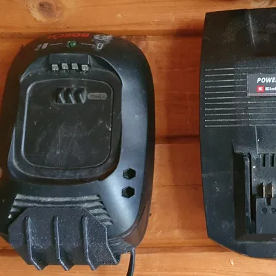 Giá đỡ tường cho bộ sạc pin BOSCH