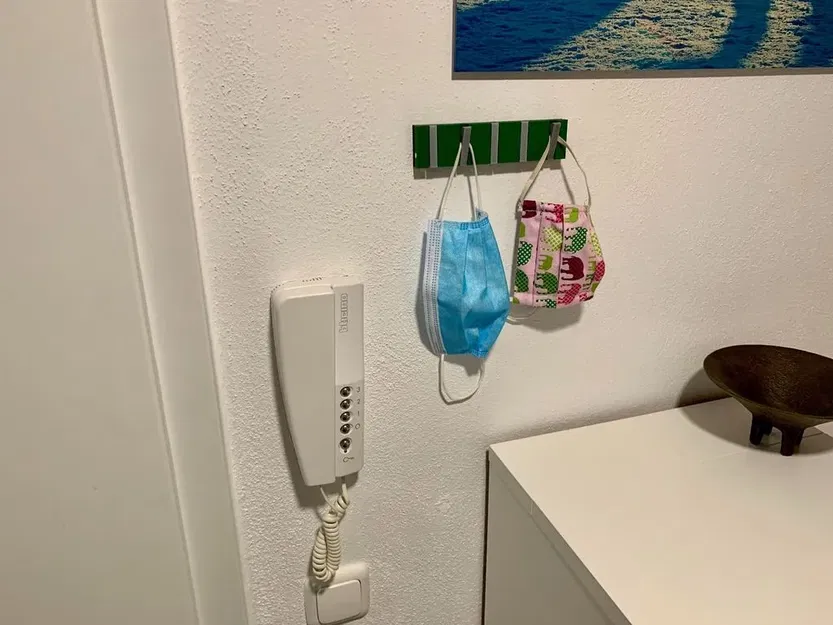 Giá treo khẩu trang có lò xo cho cửa ra vào - Image 3