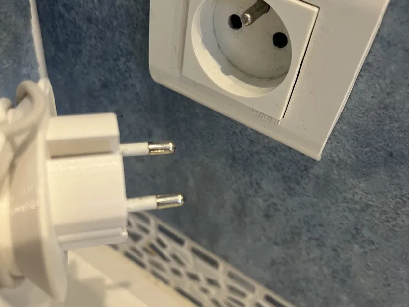 Giá đỡ sạc tường cho Apple Watch với ổ cắm loại E và F - Image 3