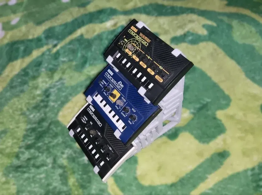 Giá đỡ cho ba synthesizer trong gia đình Monotron - Image 1