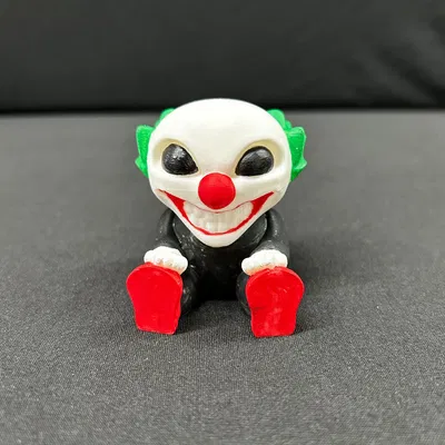 Nhân vật hề đáng yêu giữ bút của bạn