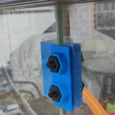 Giá đỡ cờ gắn trên kính ban công